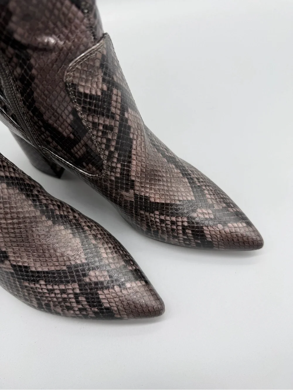 Women’s US 8 M Marc Fisher Retie 2 Faux Snakeskin Knee Boots NEW